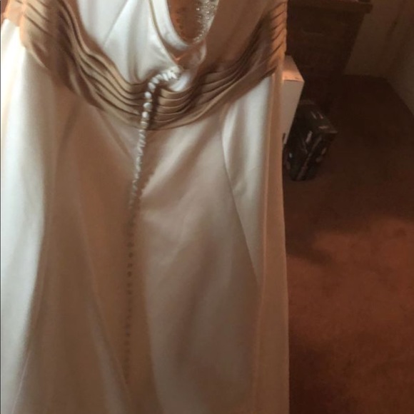 Wedding dress - Picture 2 of 4
